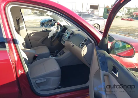 2011 Volkswagen Tiguan S z USA, uszkodzony, nr VIN WVGAV7AX7BW000437